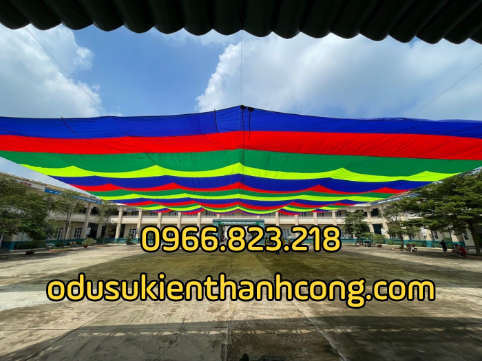 Dù tấm che nắng sân trường
