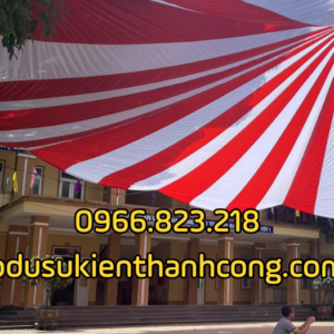 Ô dù tròn che nắng sân trường đẹp