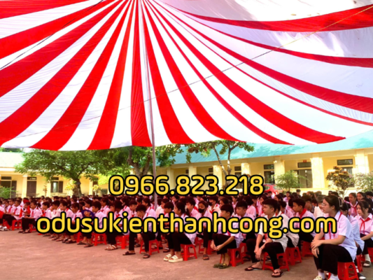 Dù Che Sân Trường Cho Lễ Khai Giảng