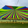 Ô dù tròn che sân trường