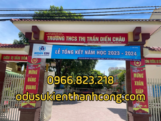 Dù che sân trường THCS Thị Trấn Diễn Châu