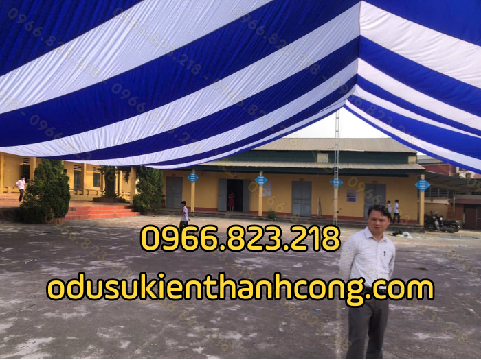 Dù che sân trường chạy cáp 2025