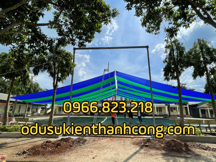 Dù che sân trường chạy cáp