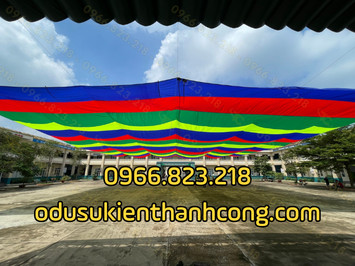 Dù che sân trường diện tích lớn