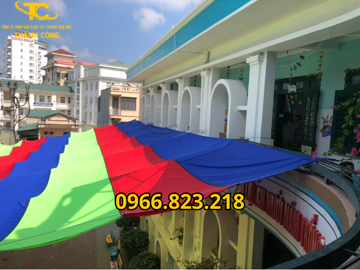 Dù che nắng sân trường tiện ích