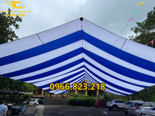 Dù tấm che sân trường