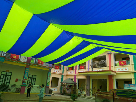 Dù Che Sân Trường Toàn