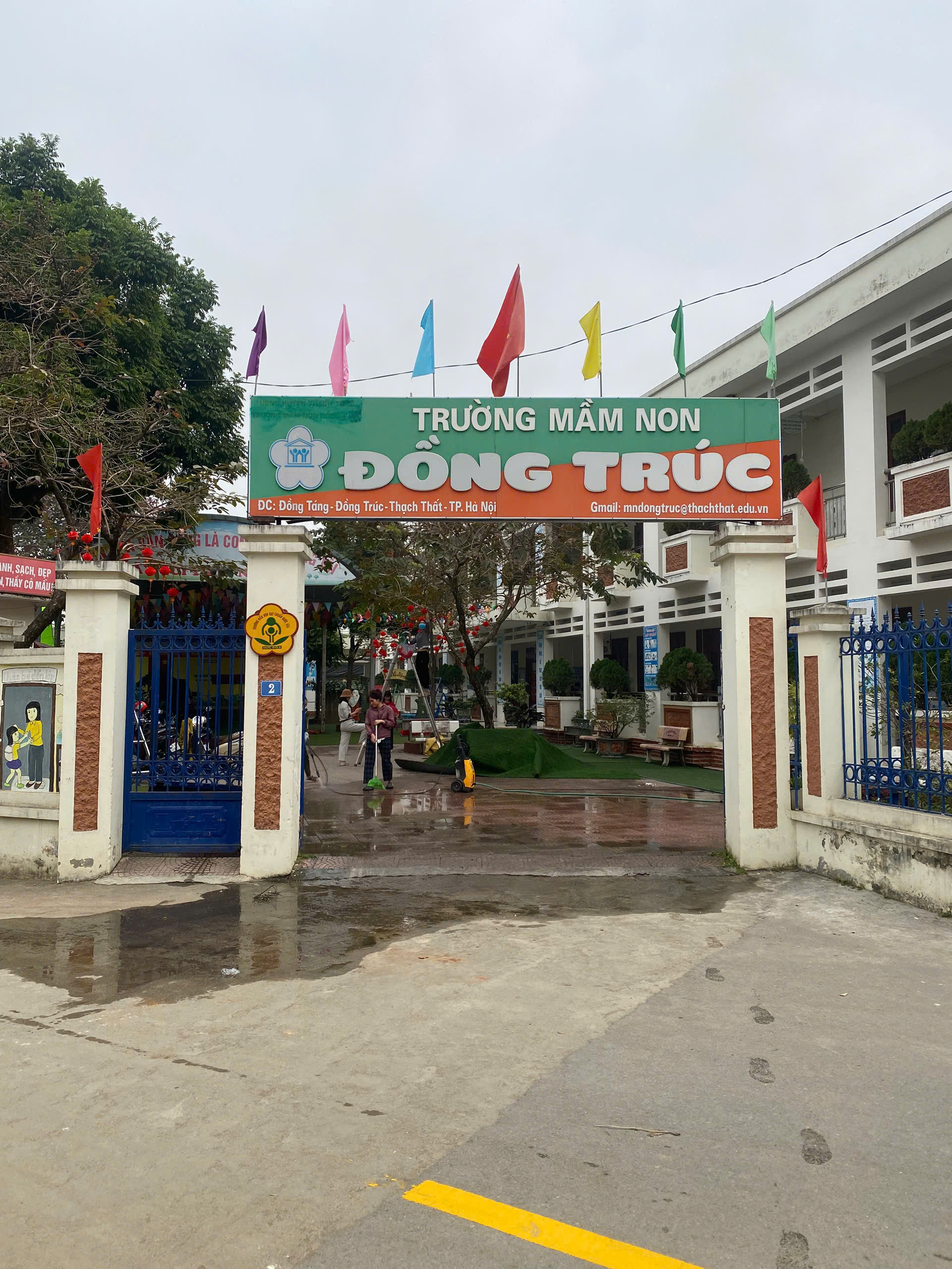 Dự Án Dù Che Sân Trường
