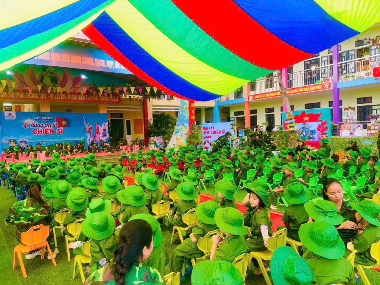 Dự Án Dù Che Sân Trường