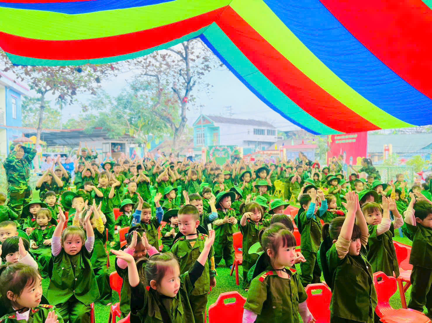 Dự Án Dù Che Sân Trường