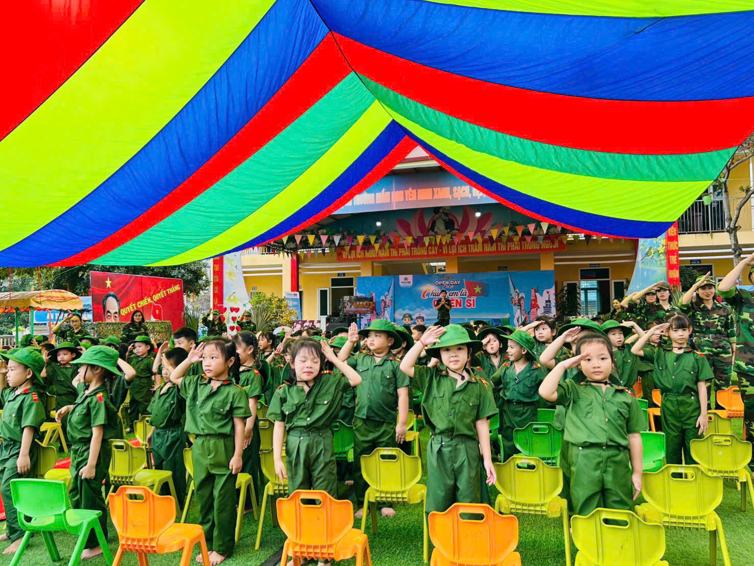 Dự Án Dù Che Sân Trường